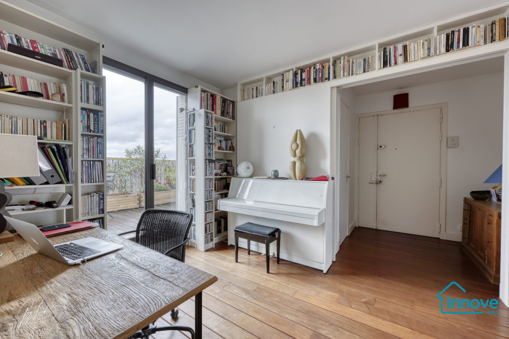 
                                                Vente
                                                 Exceptionnel duplex à vendre au dernier étage avec terrasse et