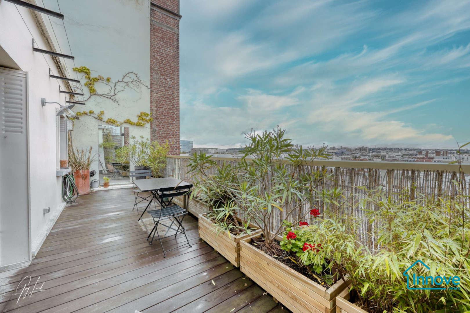 
                                                Vente
                                                 Exceptionnel duplex à vendre au dernier étage avec terrasse et