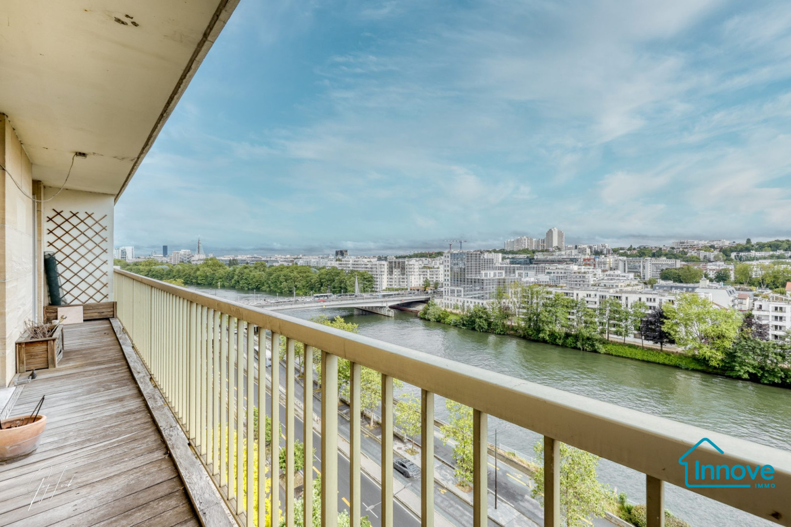 
                                                Vente
                                                 Exceptionnel duplex à vendre au dernier étage avec terrasse et