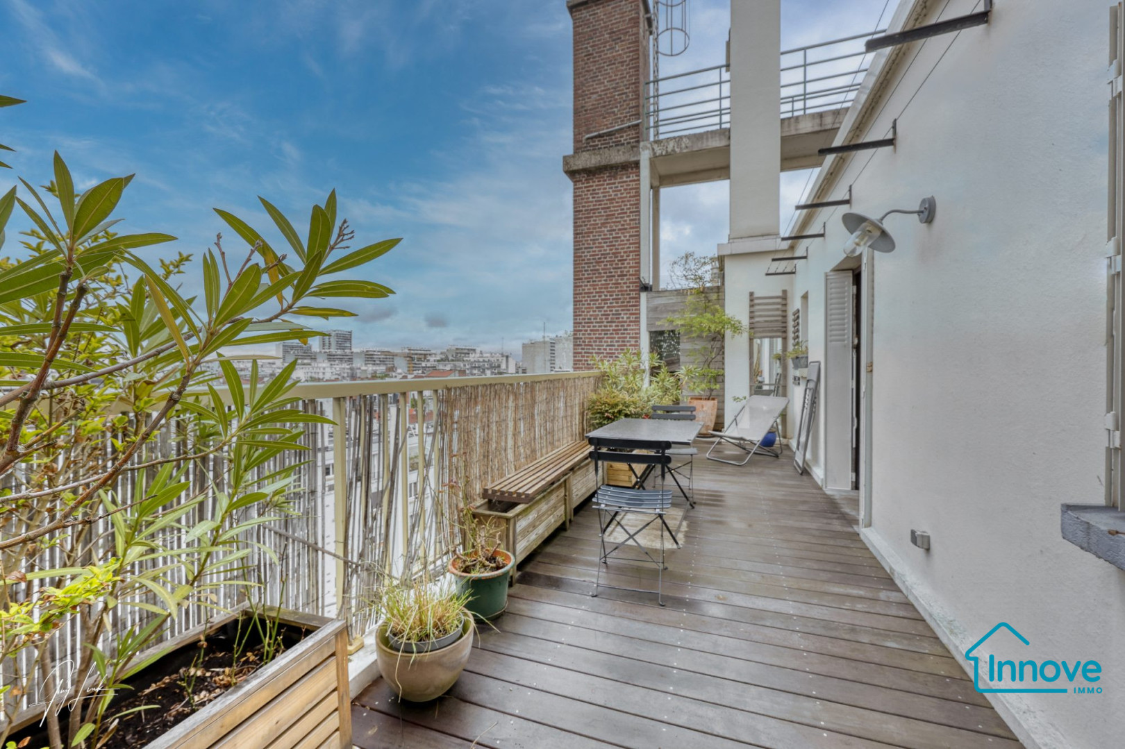 
                                                Vente
                                                 Exceptionnel duplex à vendre au dernier étage avec terrasse et