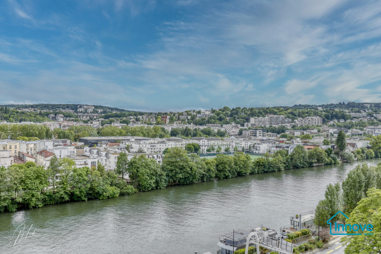 
                                                Vente
                                                 Exceptionnel duplex à vendre au dernier étage avec terrasse et