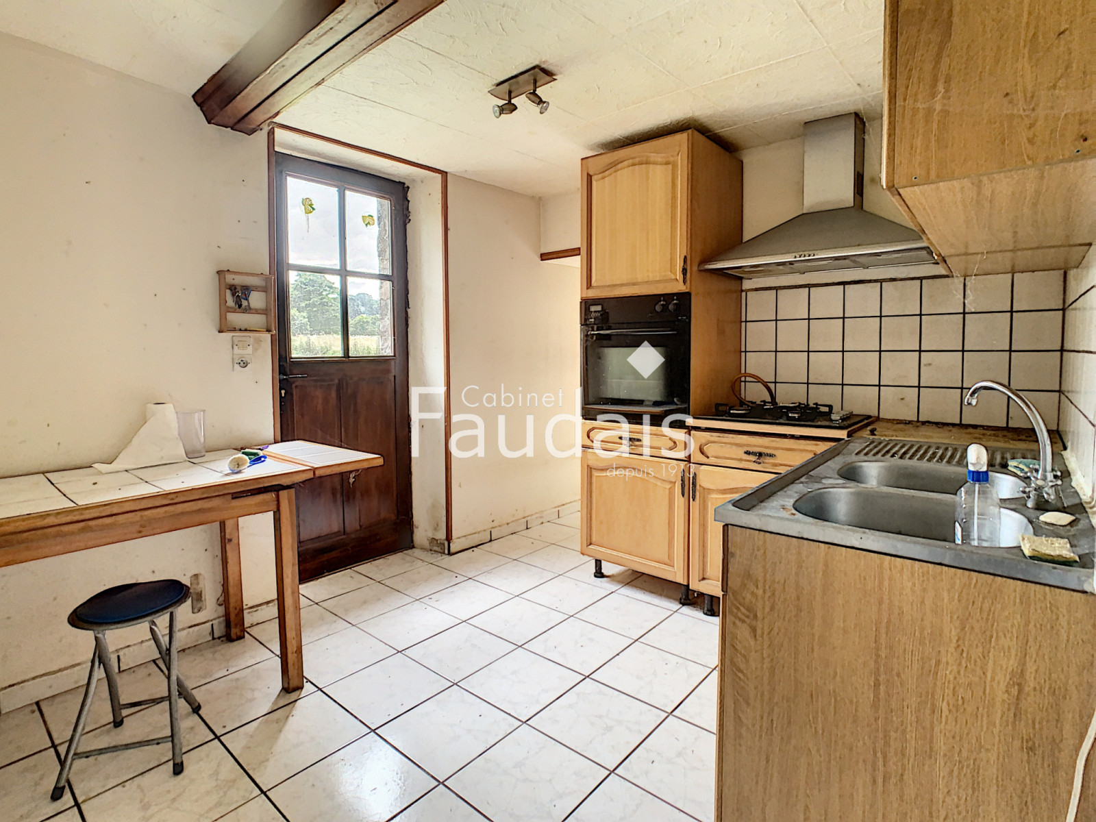 
                                                Vente
                                                 EXCLU - Maison d'habitation avec dépendances 