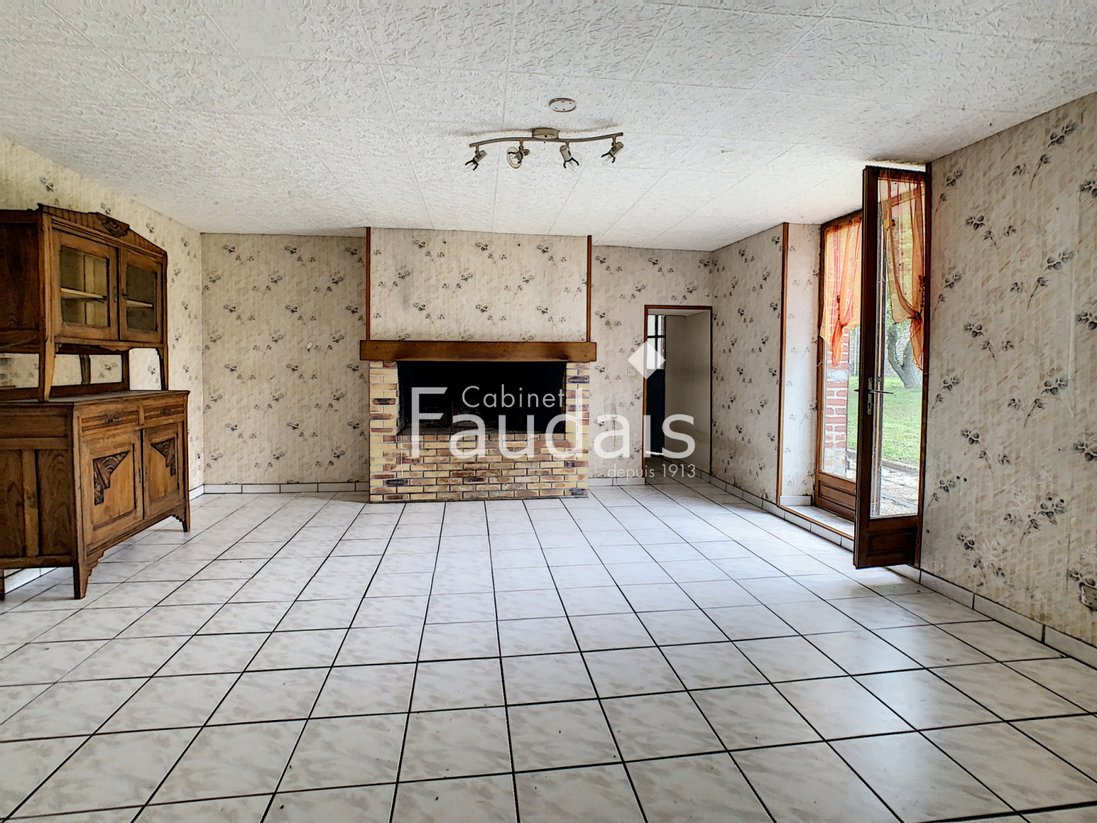 
                                                Vente
                                                 EXCLU - Maison d'habitation avec dépendances 