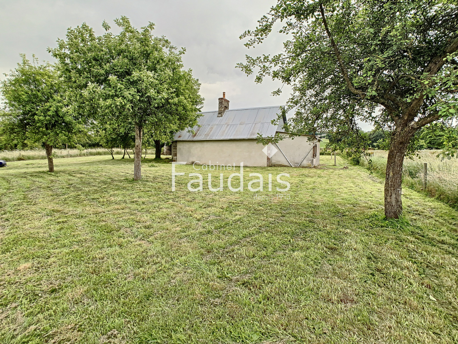 
                                                Vente
                                                 EXCLU - Maison d'habitation avec dépendances 