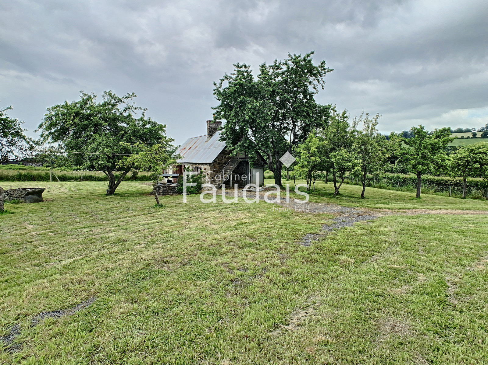 
                                                Vente
                                                 EXCLU - Maison d'habitation avec dépendances 