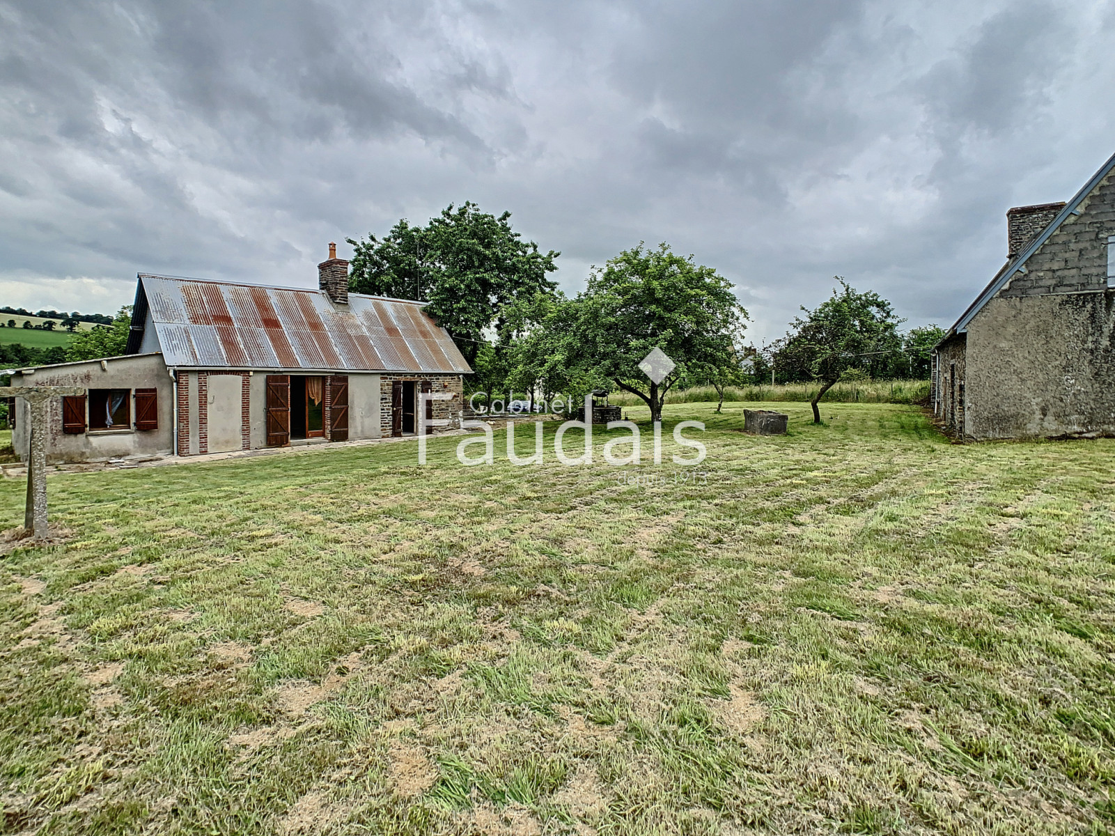 
                                                Vente
                                                 EXCLU - Maison d'habitation avec dépendances 