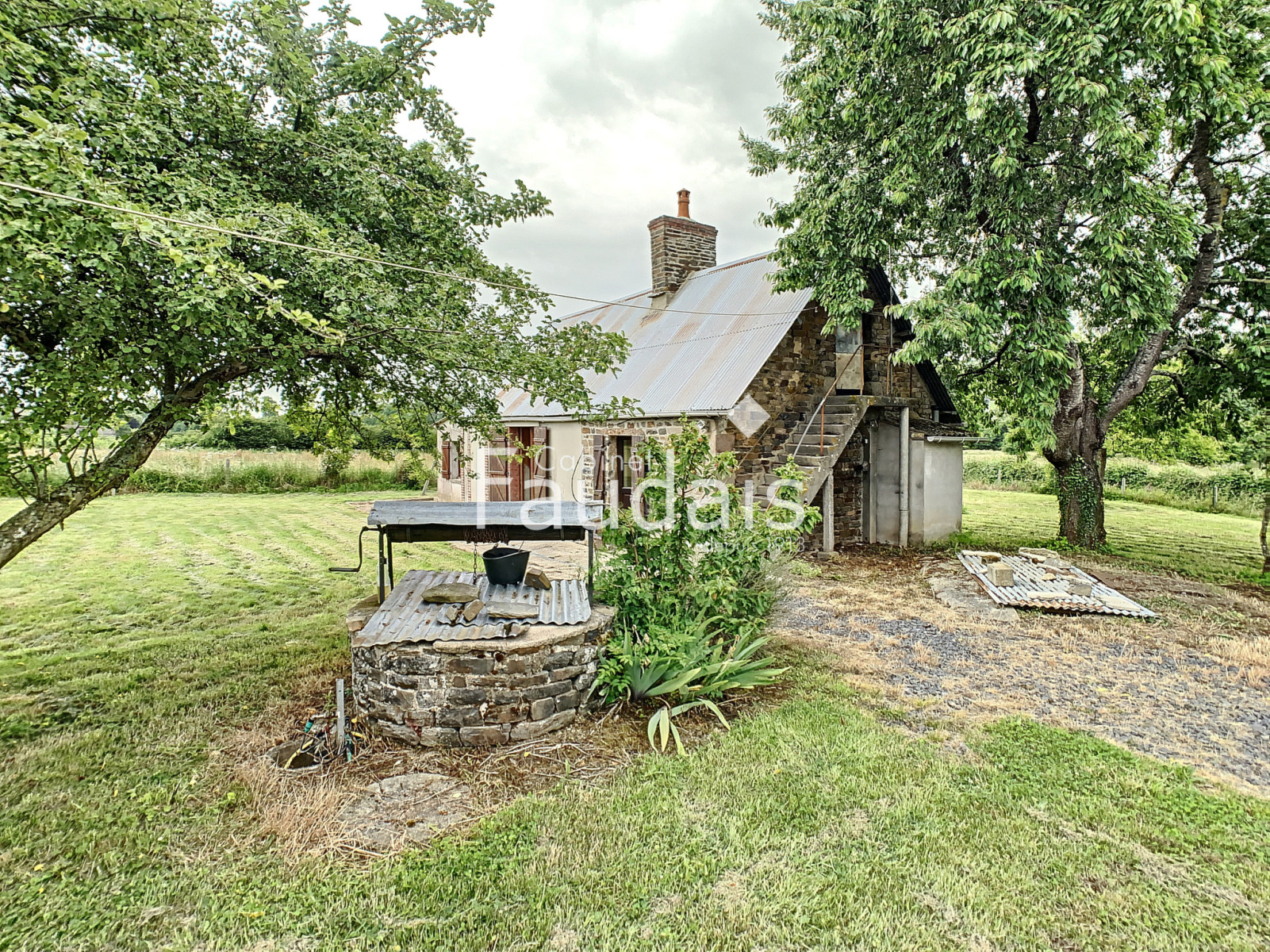 
                                                Vente
                                                 EXCLU - Maison d'habitation avec dépendances 