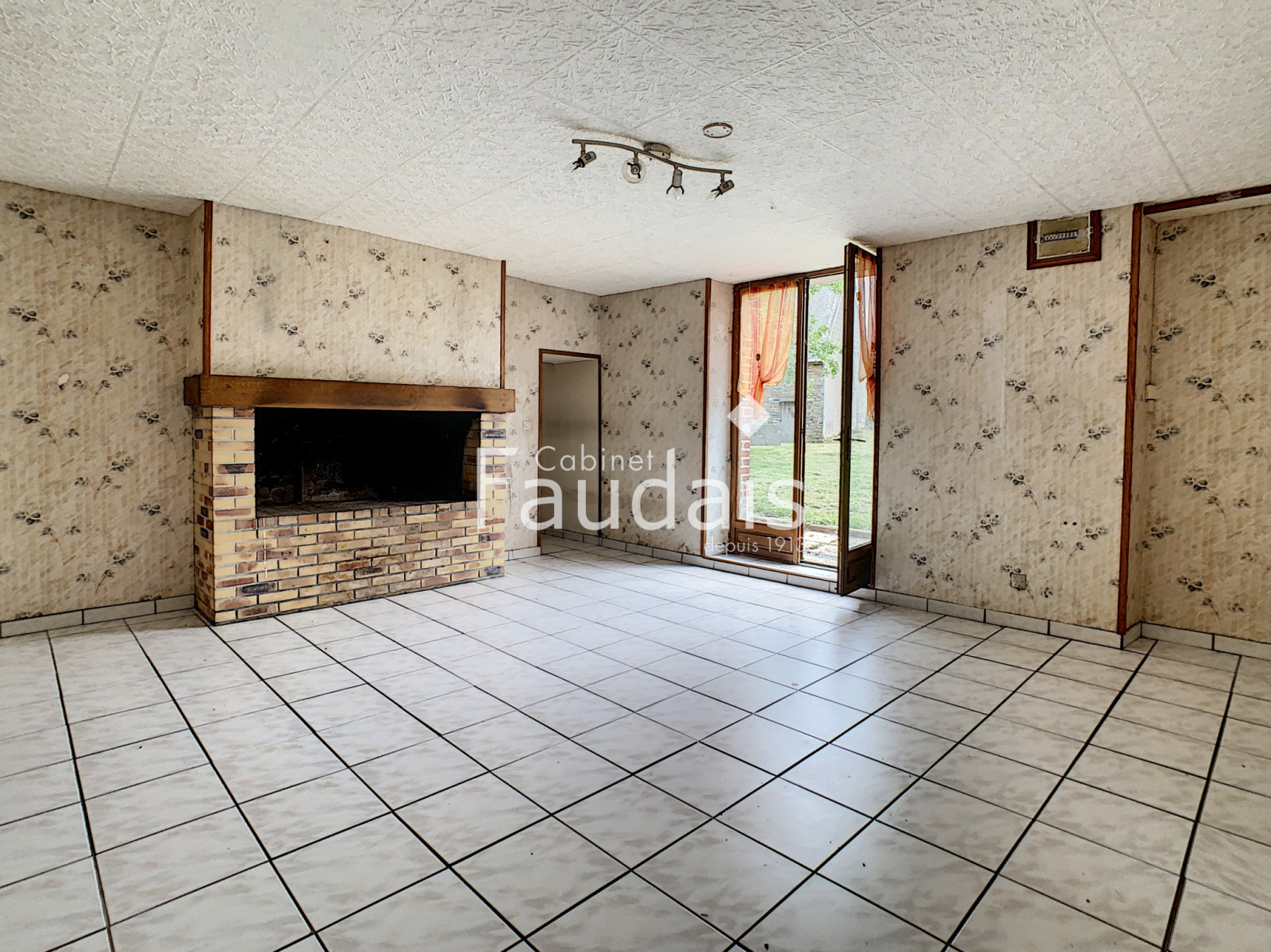 
                                                Vente
                                                 EXCLU - Maison d'habitation avec dépendances 