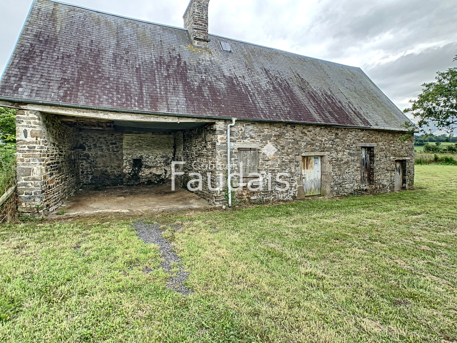 
                                                Vente
                                                 EXCLU - Maison d'habitation avec dépendances 