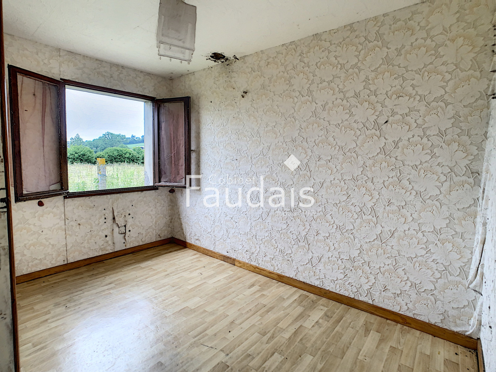 
                                                Vente
                                                 EXCLU - Maison d'habitation avec dépendances 
