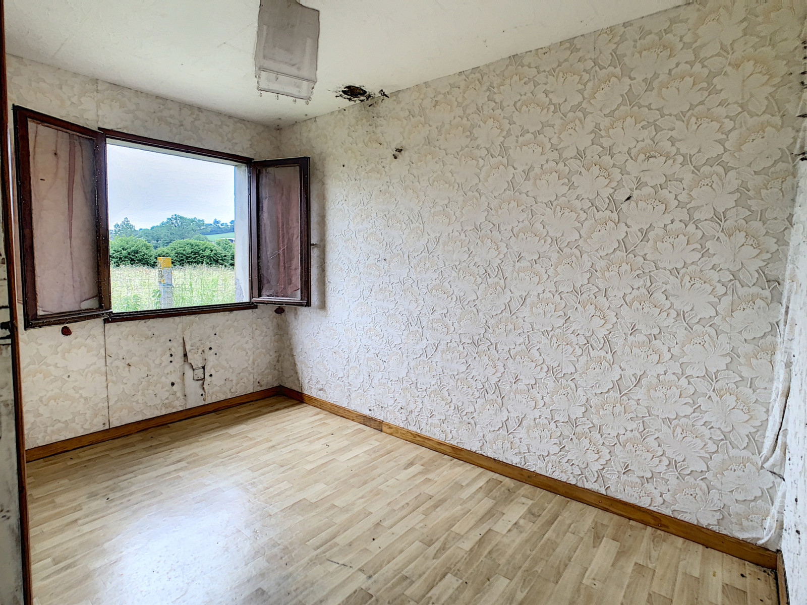 
                                                Vente
                                                 EXCLU - Maison d'habitation avec dépendances 