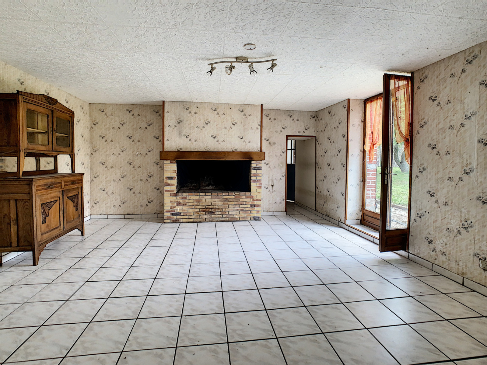 
                                                Vente
                                                 EXCLU - Maison d'habitation avec dépendances 