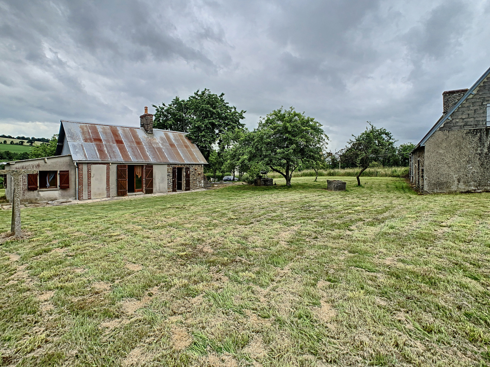 
                                                Vente
                                                 EXCLU - Maison d'habitation avec dépendances 
