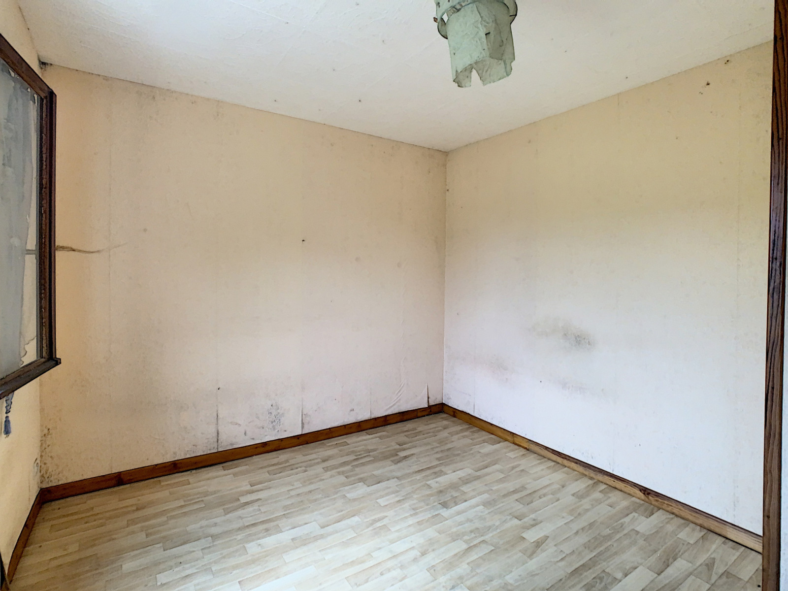 
                                                Vente
                                                 EXCLU - Maison d'habitation avec dépendances 