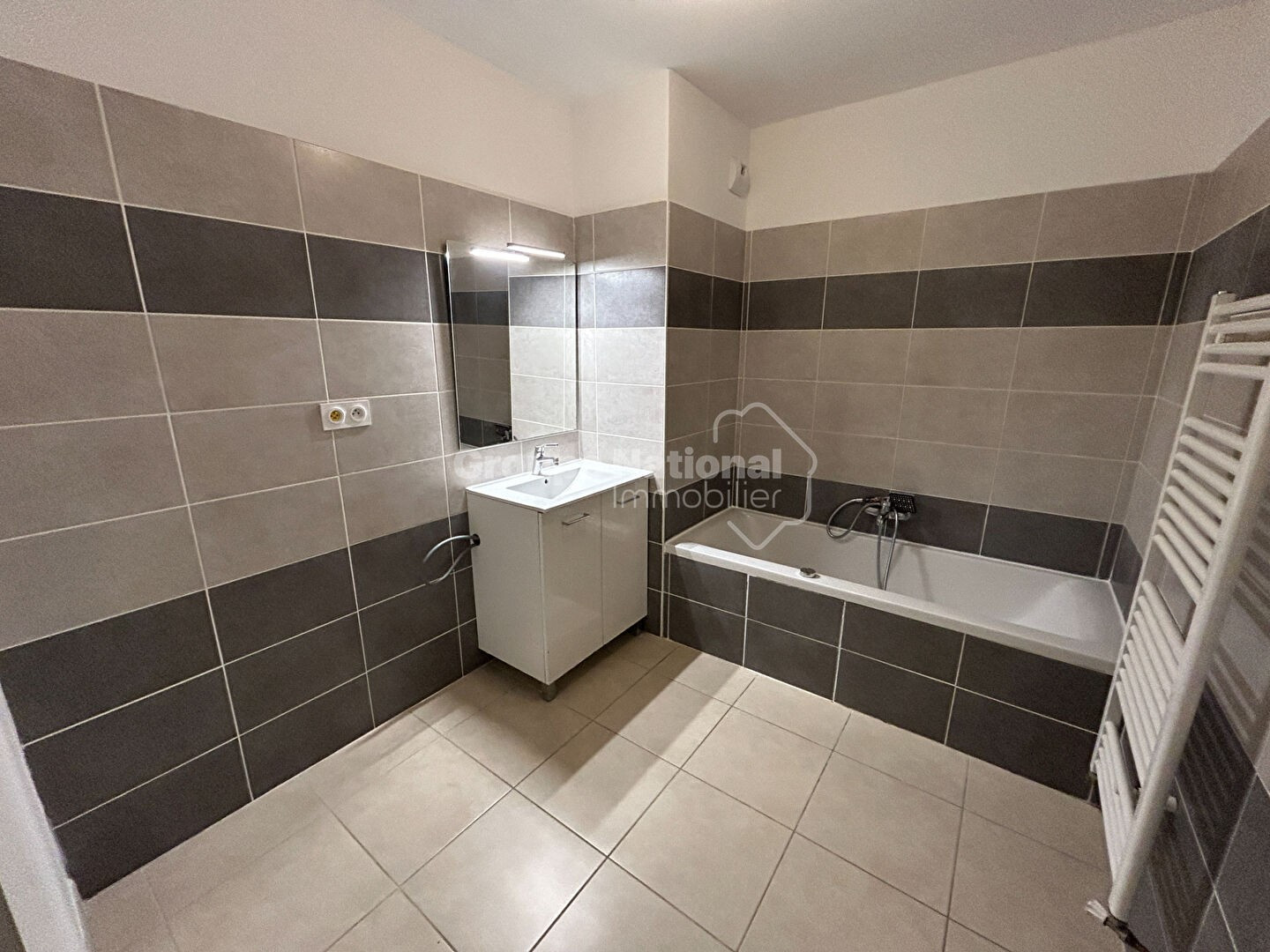 
                                                Vente
                                                 Exclusivité 100% IMMO