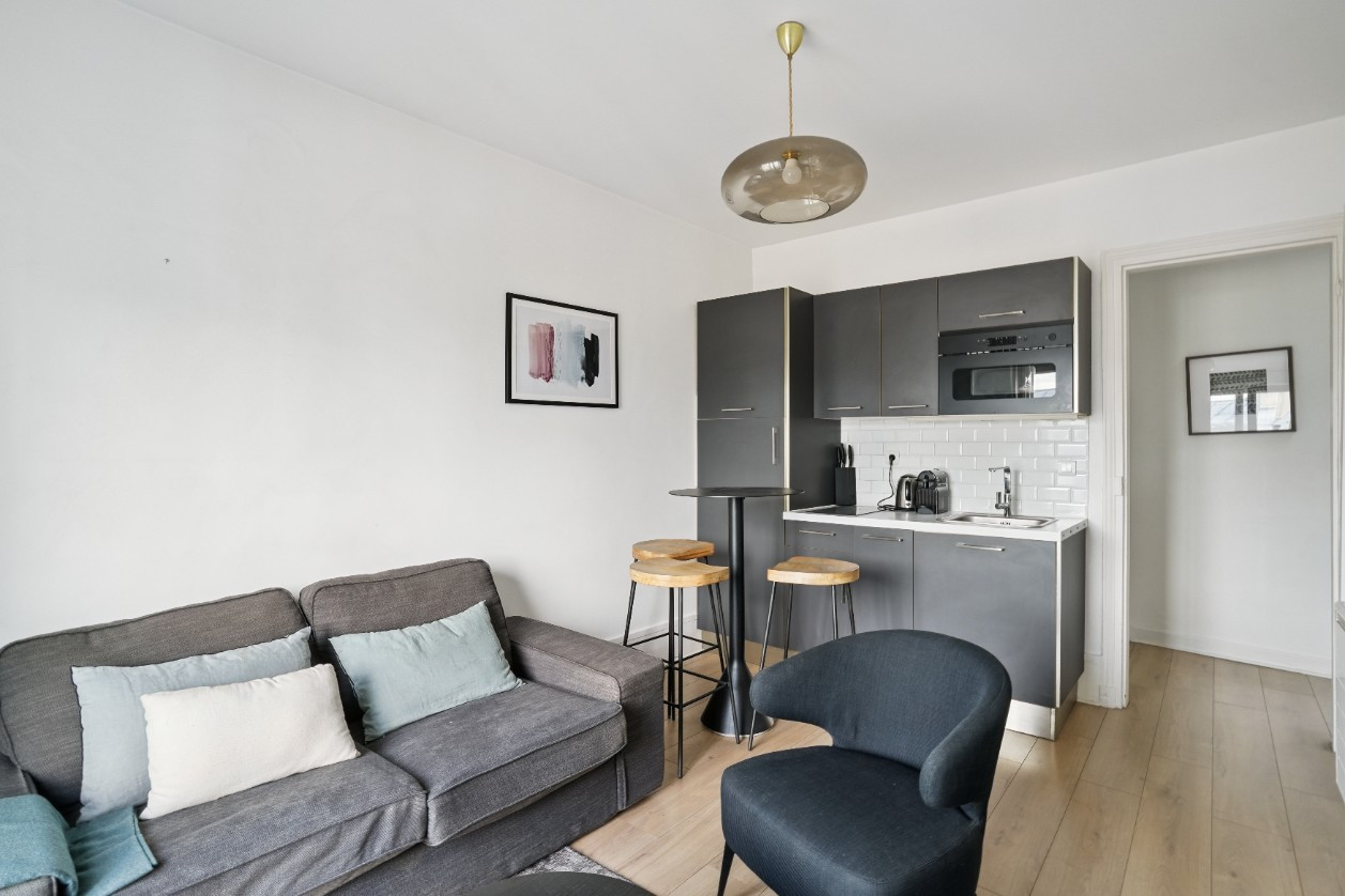 
                                                Vente
                                                 EXCLUSIVITE - 2 P rénové - Lamarck Caulaincourt