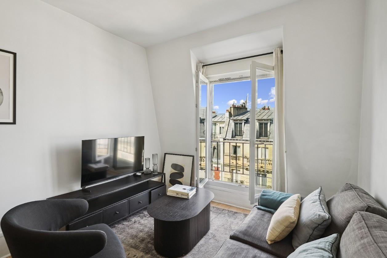 
                                                Vente
                                                 EXCLUSIVITE - 2 P rénové - Lamarck Caulaincourt