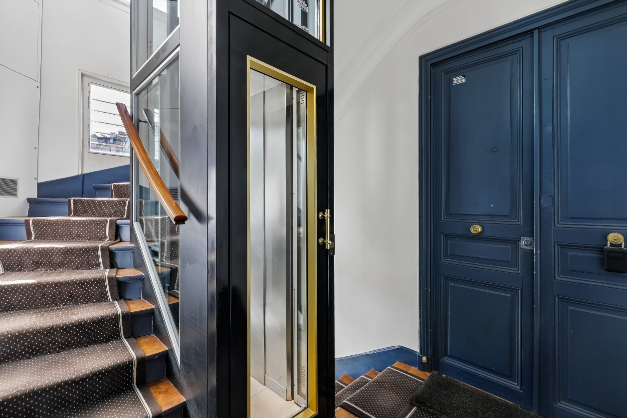 
                                                Vente
                                                 EXCLUSIVITE - 2P Rénové - Lamarck Caulaincourt