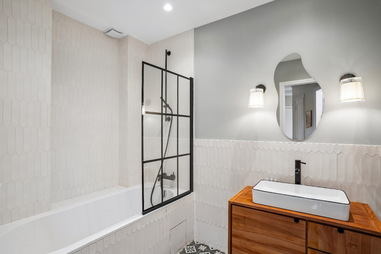 
                                                Vente
                                                 EXCLUSIVITE - 3 pièces Rénové-Lamarck Caulaincourt