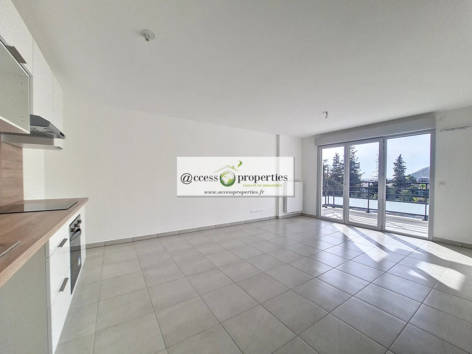 
                                                Location
                                                 EXCLUSIVITE A LOUER appartement 3 pièces vide à l'année avec parking privé