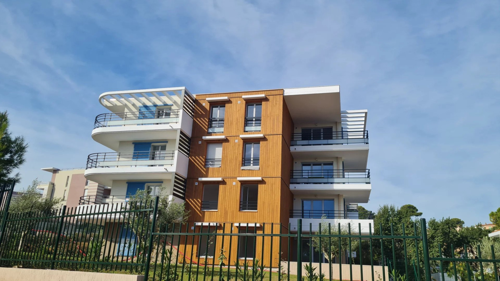 
                                                Location
                                                 EXCLUSIVITE A LOUER appartement 3 pièces vide à l'année avec parking privé