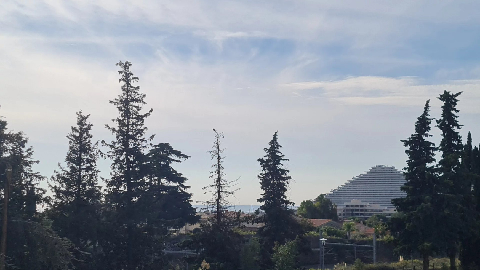 
                                                Location
                                                 EXCLUSIVITE A LOUER appartement 3 pièces vide à l'année avec parking privé