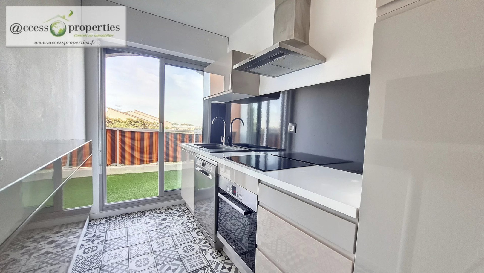 
                                                Location
                                                 EXCLUSIVITE ANTIBES : 2p meublé avec parking sous-sol et cave