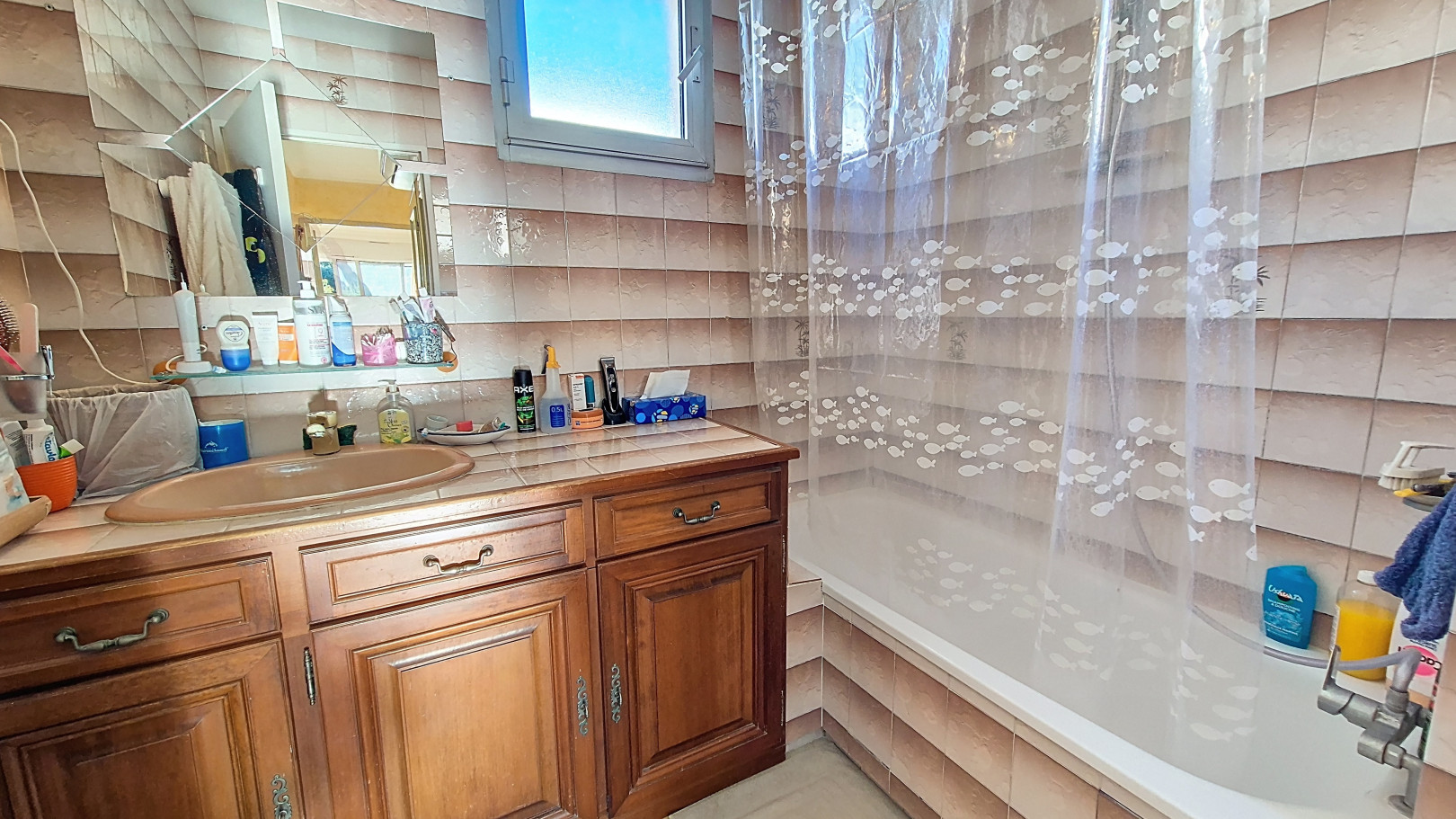 
                                                Vente
                                                 EXCLUSIVITE ANTIBES RESIDENTIEL - Appartement T3 traversant en dernier étage, avec terrasse, parking privatif et cave.