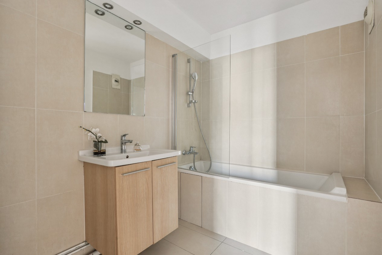 
                                                Vente
                                                 Exclusivité Appartement 4 pièces - Versailles