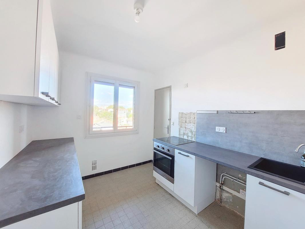 
                                                Vente
                                                 Exclusivité - Avignon extra-muros - appartement 3 pièces - terrasse, cave et parking