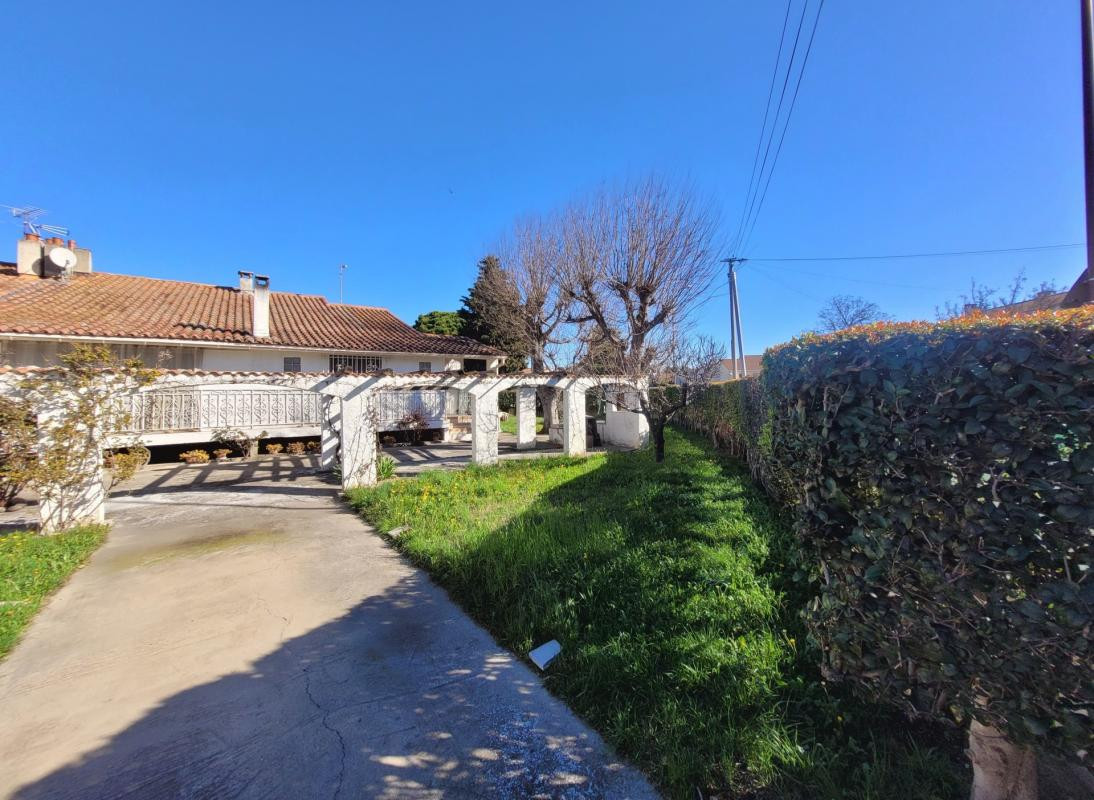 
                                                Vente
                                                 Exclusivité - Avignon extra muros - Maison 4 pièces, 2 chambres - terrain de 650m² , véranda et garage