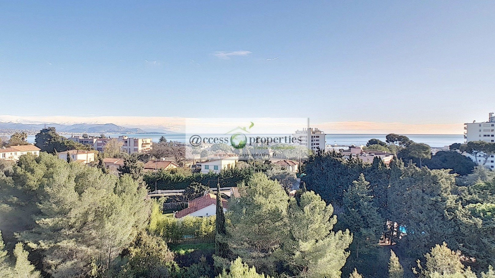 
                                                Location
                                                 EXCLUSIVITE Location meublée à l'année - ANTIBES 3 PIECES MEUBLE