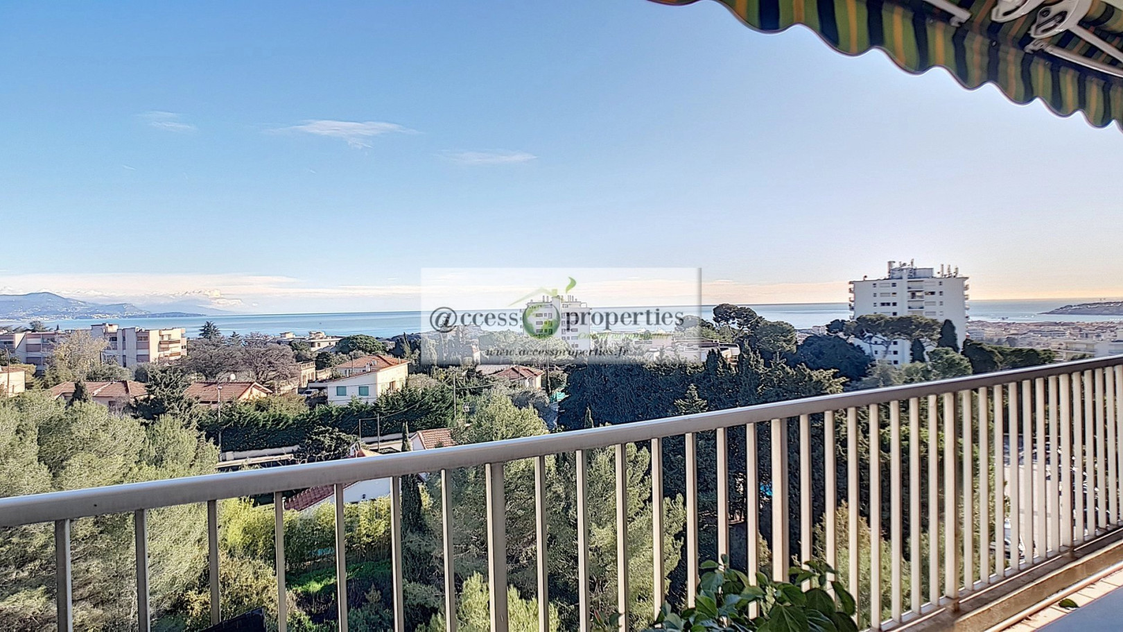 
                                                Location
                                                 EXCLUSIVITE Location meublée à l'année - ANTIBES 3 PIECES MEUBLE