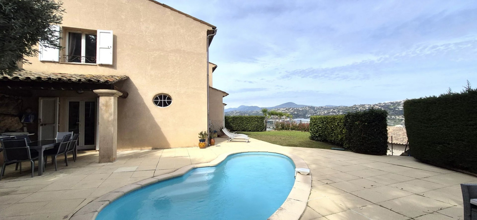 
                                                Vente
                                                 EXCLUSIVITE, Saint-Laurent-du-Var villa 4/5 pièces avec piscine