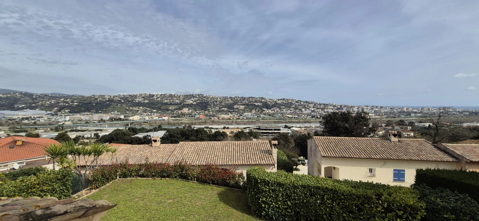 
                                                Vente
                                                 EXCLUSIVITE, Saint-Laurent-du-Var villa 4/5 pièces avec piscine