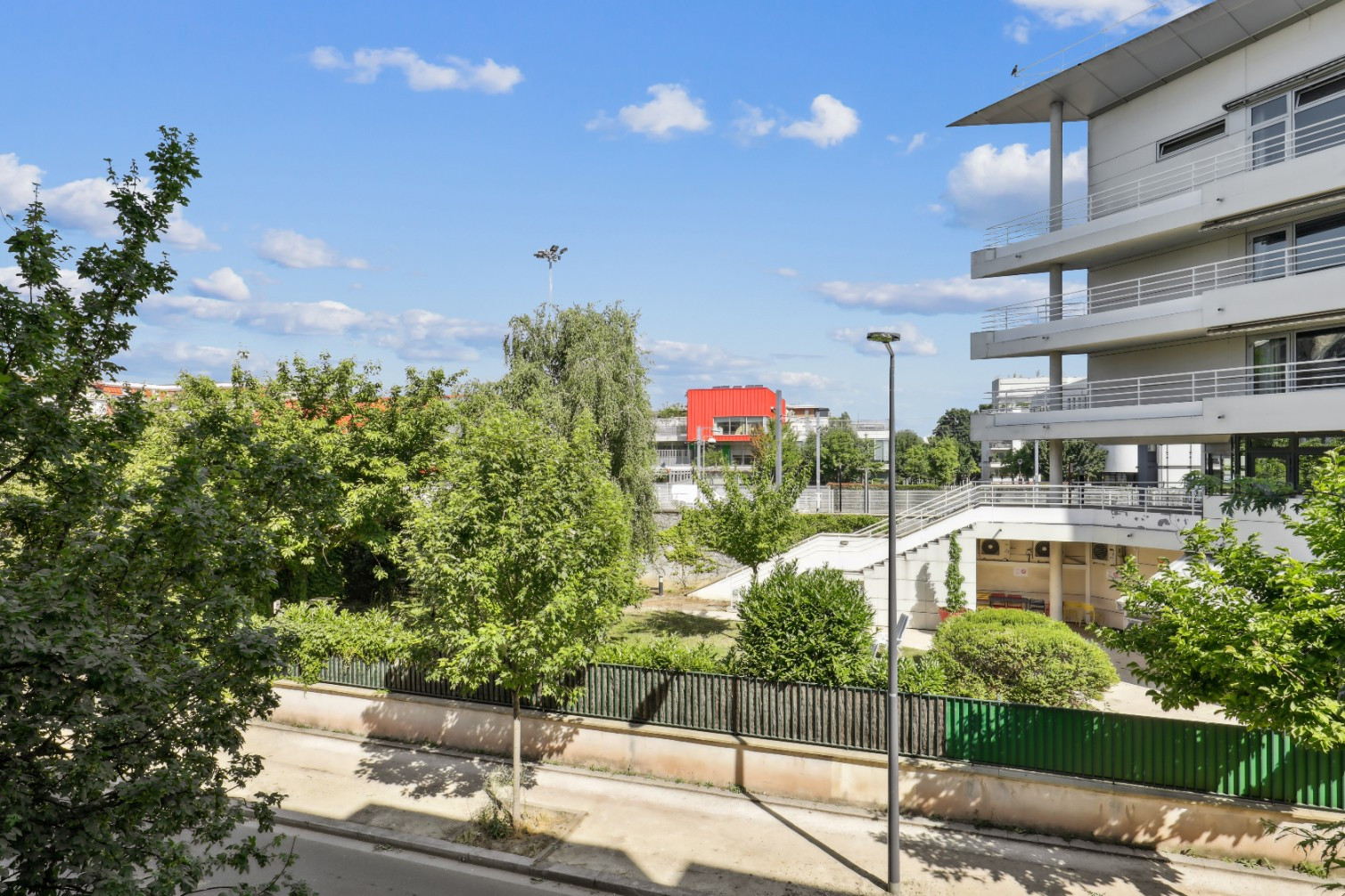 
                                                Vente
                                                 Exclusivité - Studio (modulable en 2 pièces)