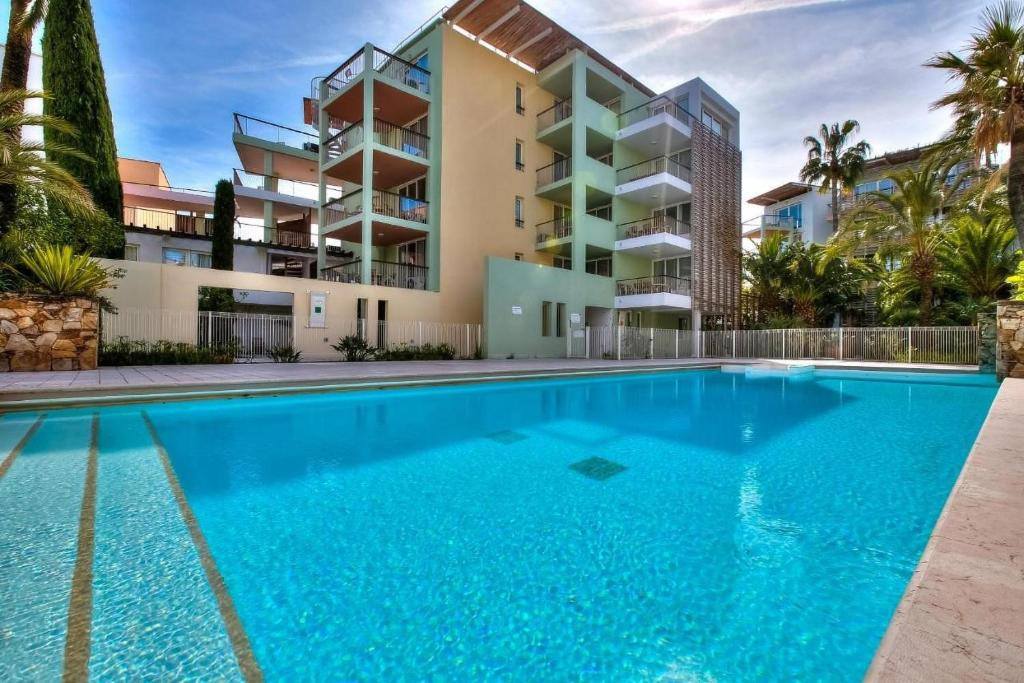 
                                                Vente
                                                 EXCLUSIVITE Vente 2 pièces Port Prestige Antibes- Parking