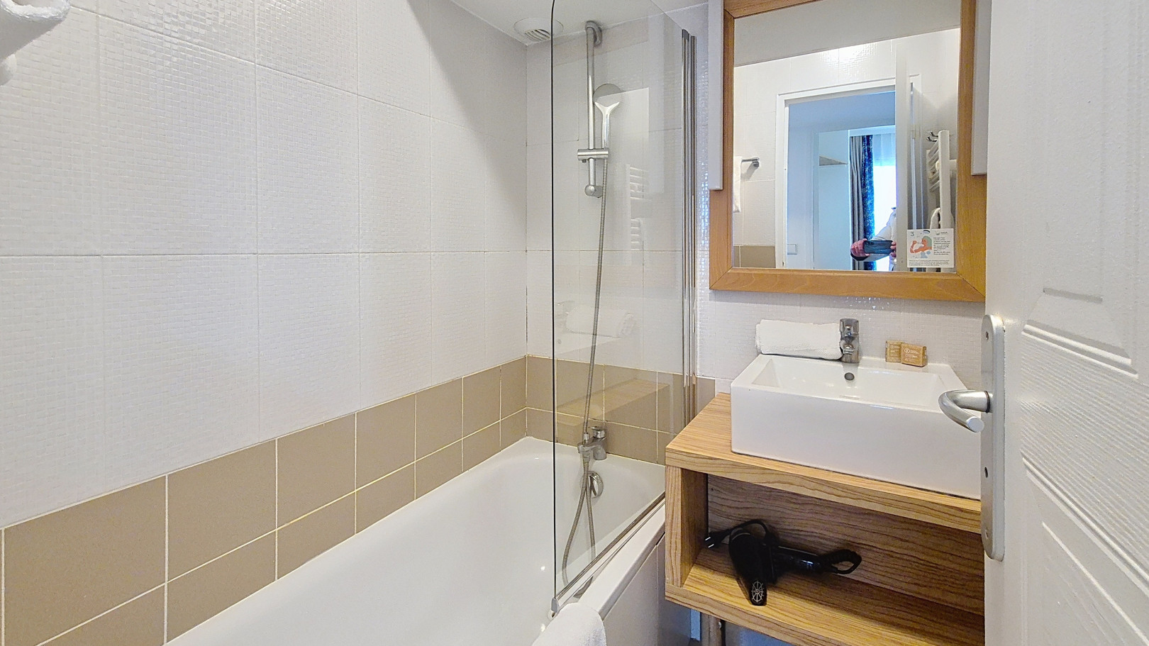 
                                                Vente
                                                 EXCLUSIVITE Vente 2 pièces Port Prestige Antibes- Parking