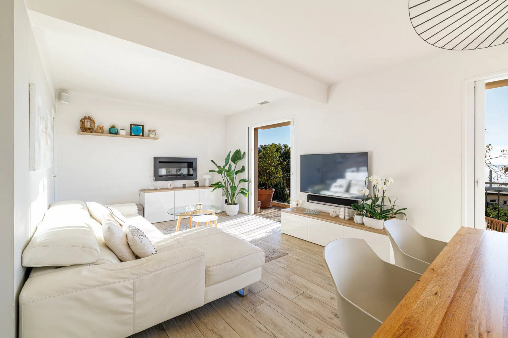
                                                Vente
                                                 EZE BORD DE MER APPARTEMENT 4P VUE MER