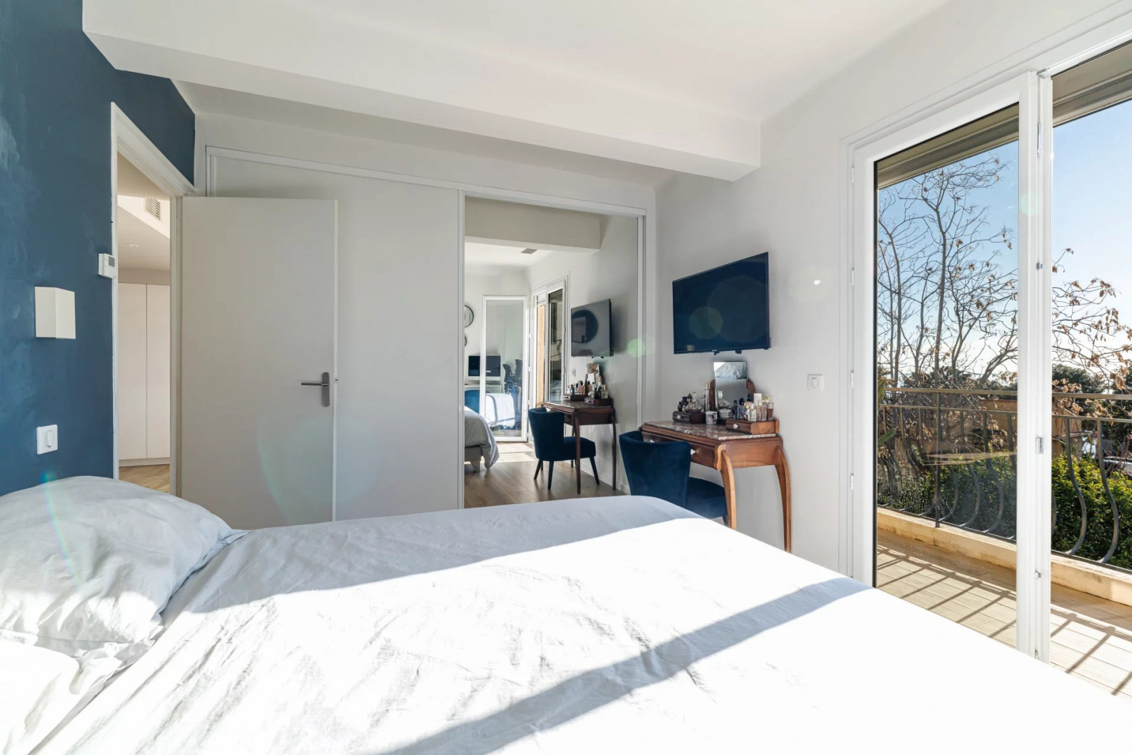 
                                                Vente
                                                 EZE BORD DE MER APPARTEMENT 4P VUE MER