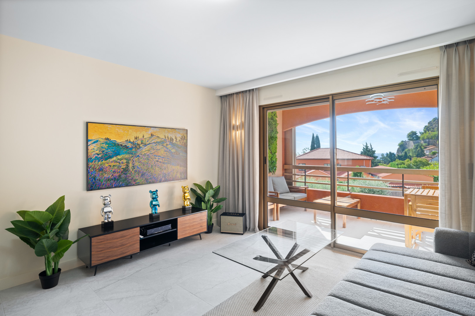 
                                                Vente
                                                 Èze, proche plage – Élégant 2 pièces rénové avec terrasses et vue mer