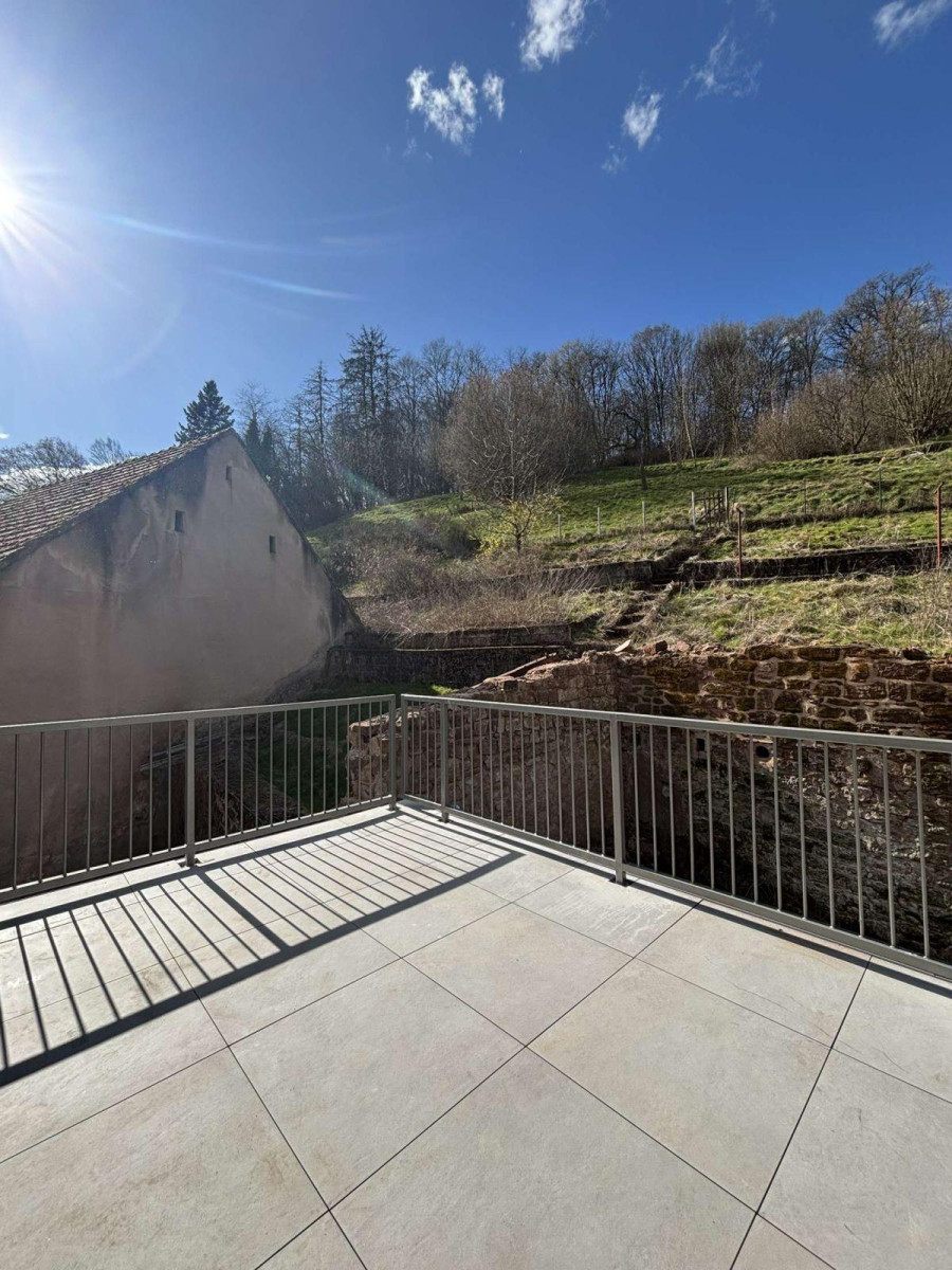 
                                                Location
                                                 F 4 au calme