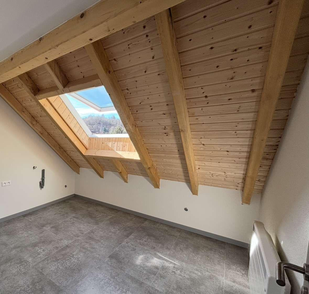 
                                                Location
                                                 F 4 au calme