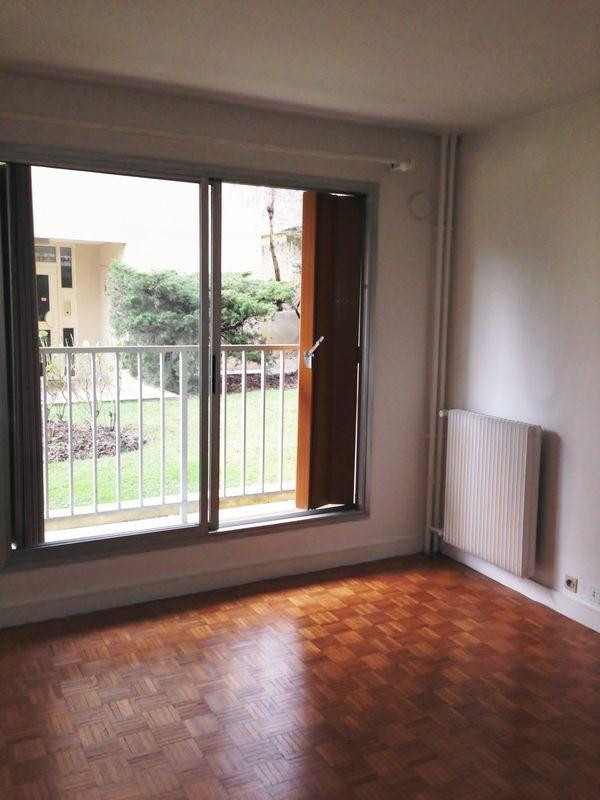 
                                                Location
                                                 F1 25m2 avec parking
