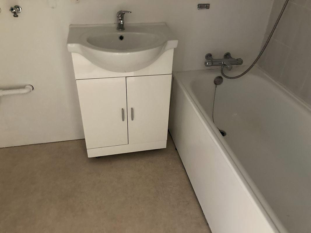 
                                                Location
                                                 F1 33 m² avec garage proche Facs