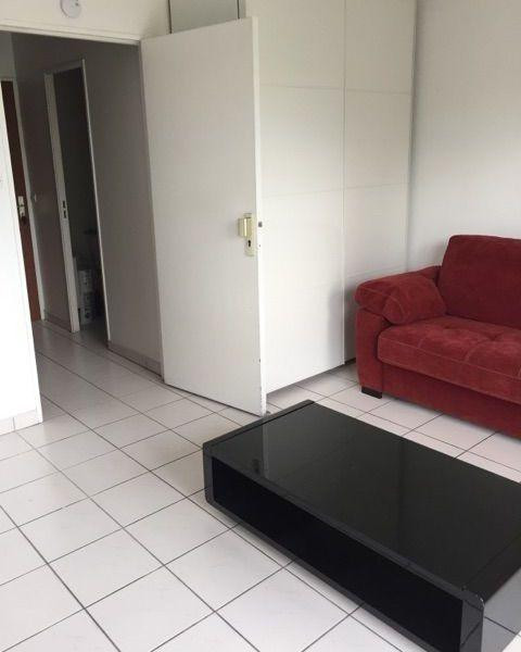 
                                                Location
                                                 F1 avec balcon, équipement complet