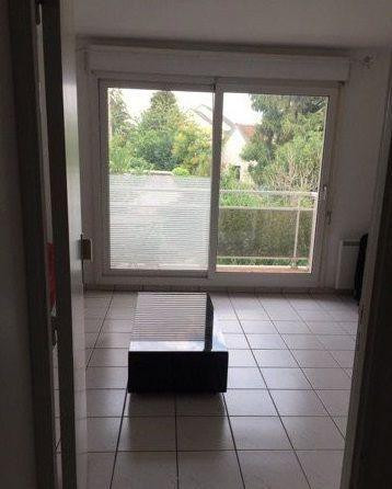 
                                                Location
                                                 F1 avec balcon, équipement complet