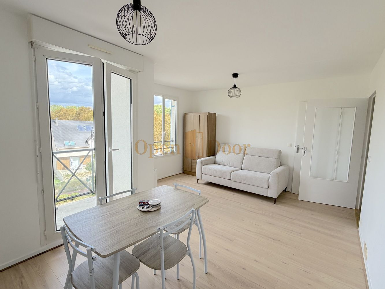 
                                                Location
                                                 F1 avec balcon et cave - Sucy-en-Brie
