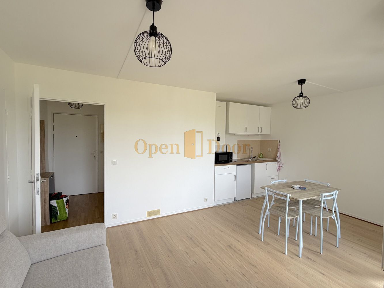 
                                                Location
                                                 F1 avec balcon et cave - Sucy-en-Brie