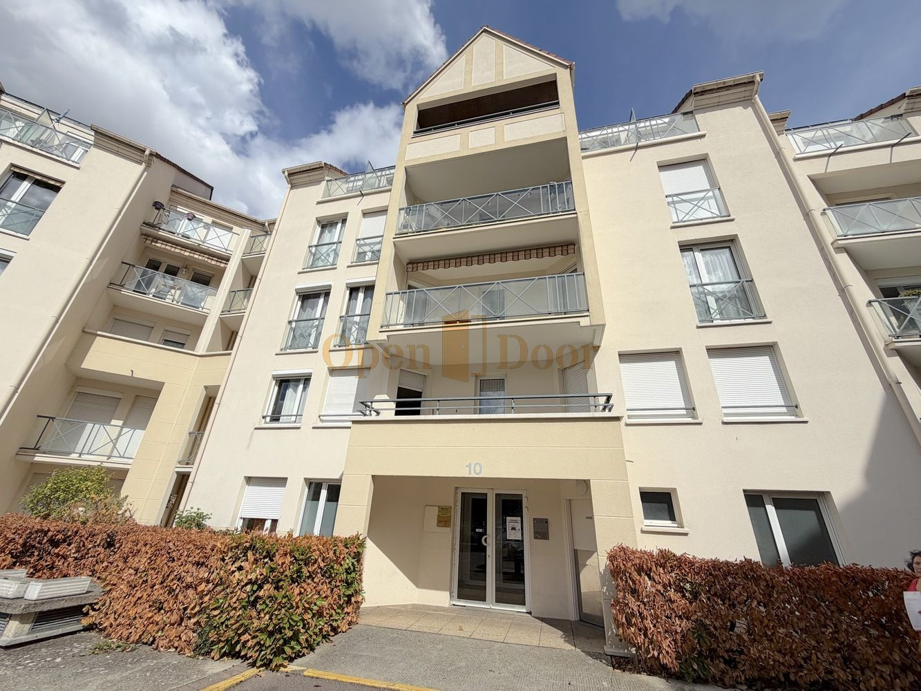 
                                                Location
                                                 F1 avec balcon et cave - Sucy-en-Brie